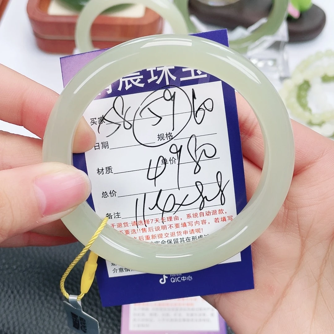 和田玉未镶嵌手镯