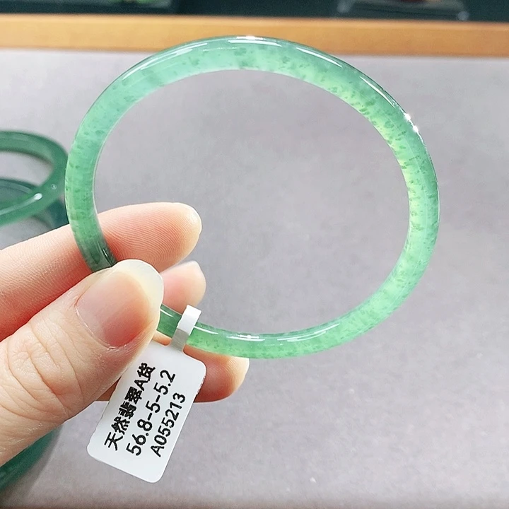 翡翠未镶嵌手镯（圆镯）