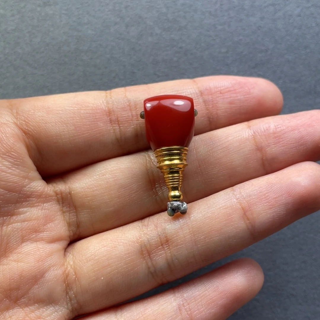 胡***敌未镶嵌配饰南红玛瑙8.9mm