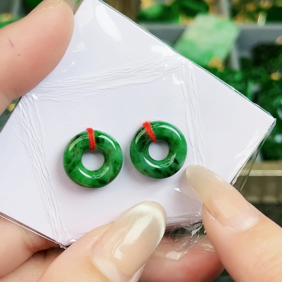 翡翠颈饰未镶嵌耳饰