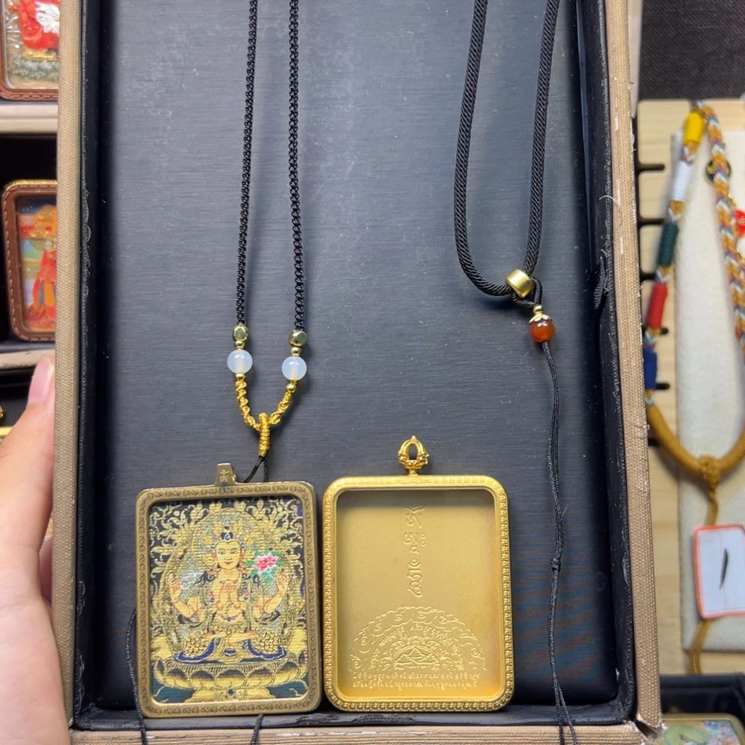 曲***宇吊坠美丽的小镇和美丽的小镇