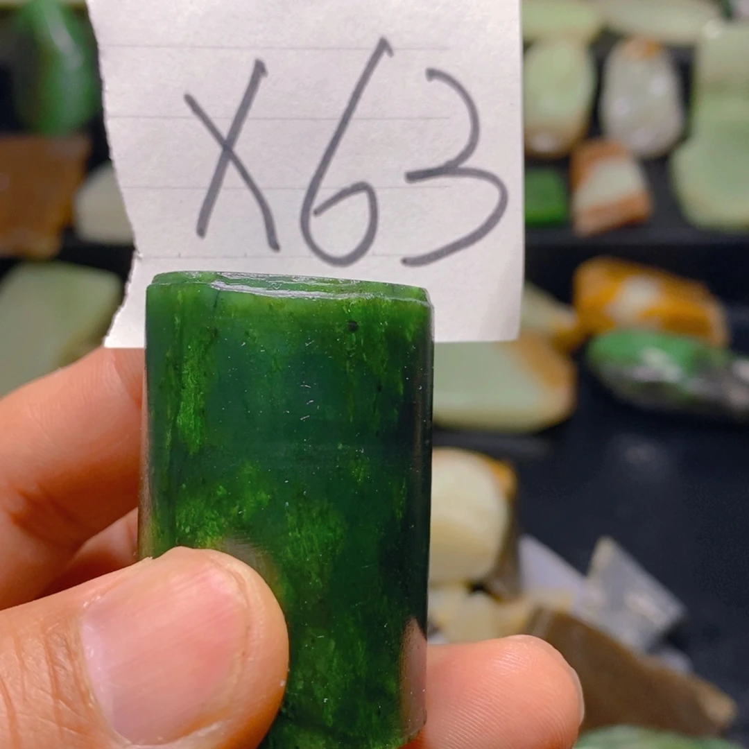 刘***祥和田玉（糖玉）未镶嵌珠宝半成品
