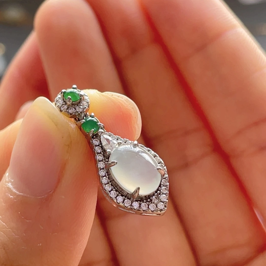 翡翠颈饰未镶嵌蛋面