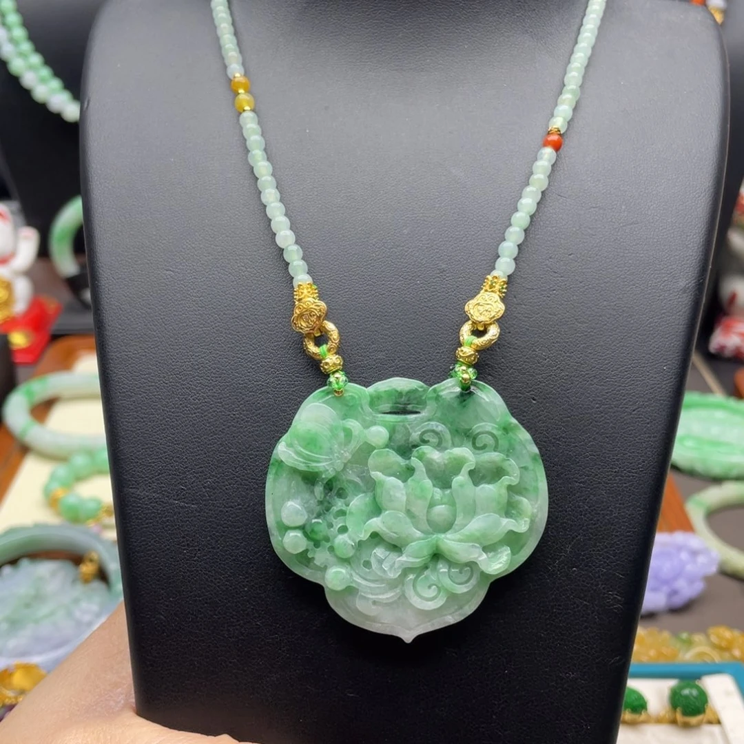 翡翠未镶嵌颈饰翡翠锁牌