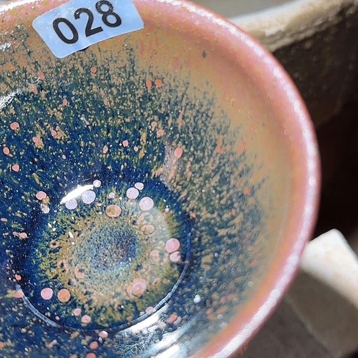 燕***鹍茶盏只会把他当作是朋友一样爱