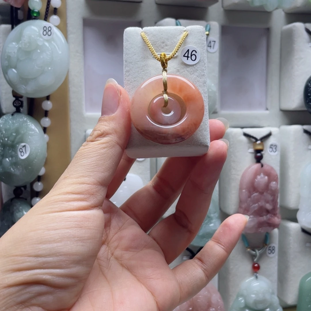 石英质玉未镶嵌颈饰