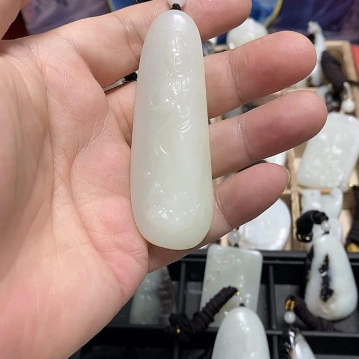 看***尘和田玉未镶嵌颈饰