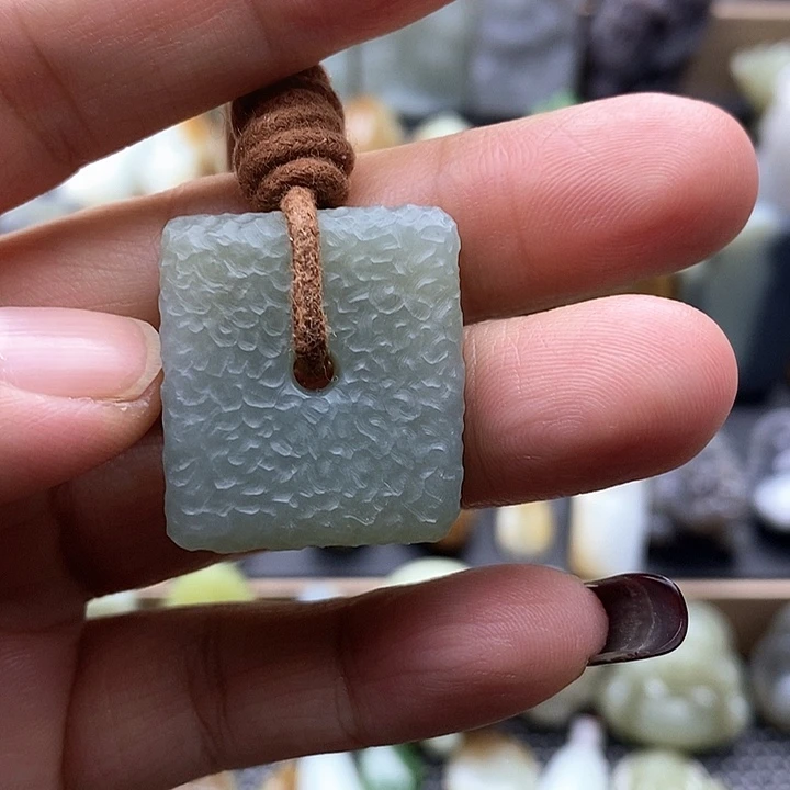 颈饰未镶嵌和田玉（糖玉）