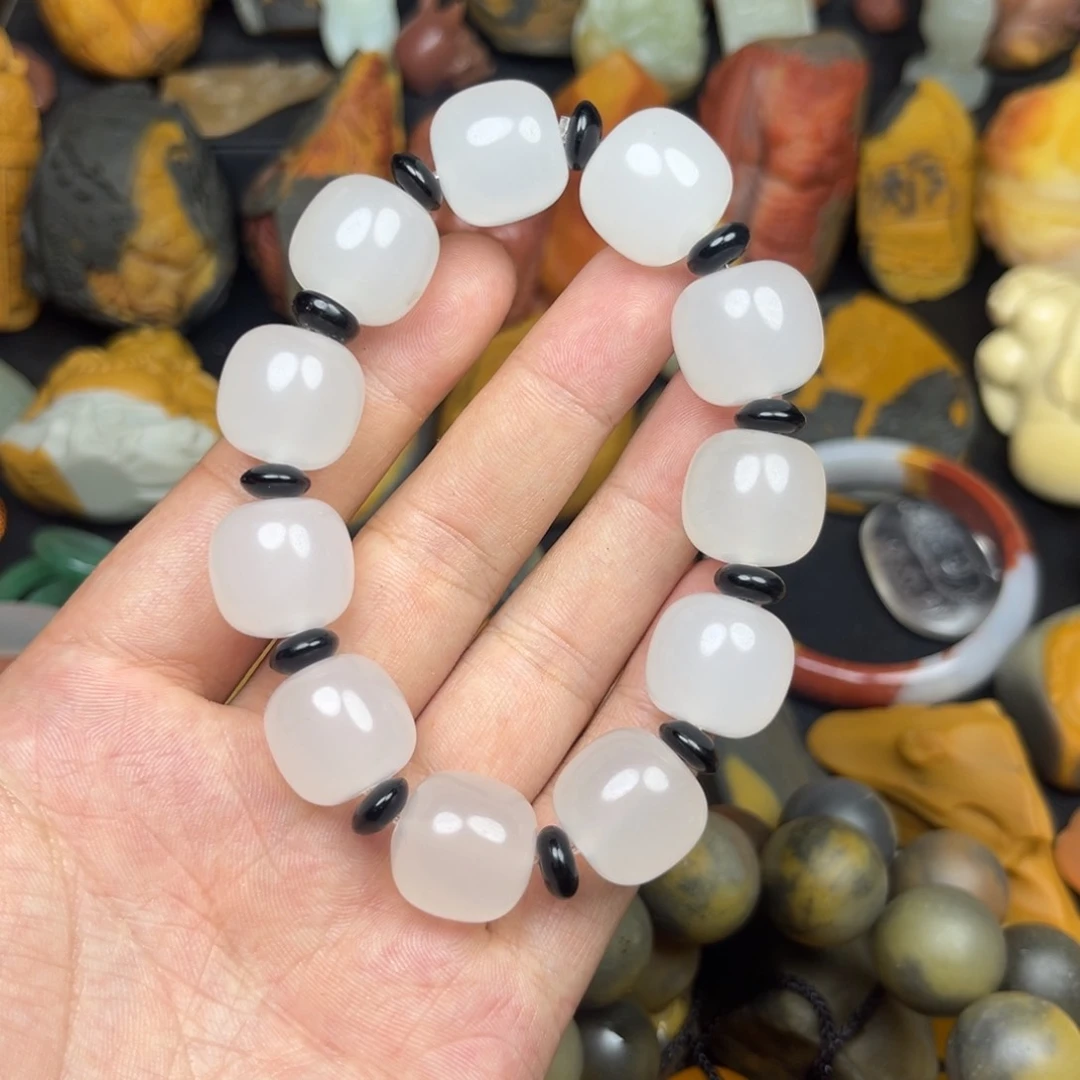 自***缘石英岩玉未镶嵌颈饰