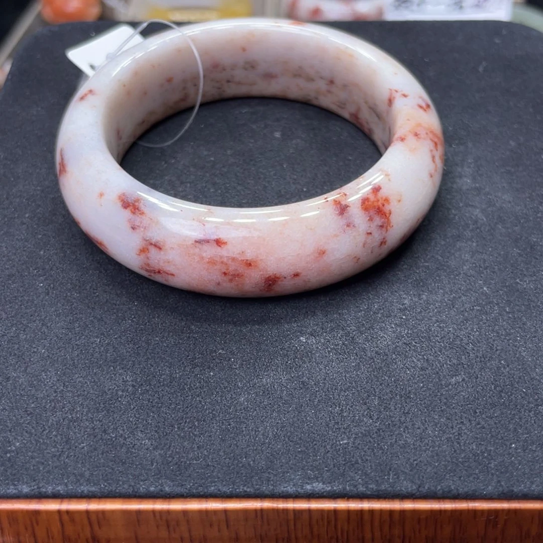 未镶嵌手镯石英岩玉