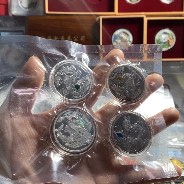 纯银原盒证23年瑞兽银套币如图