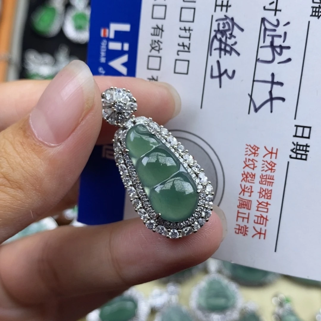 颈饰未镶嵌翡翠天然