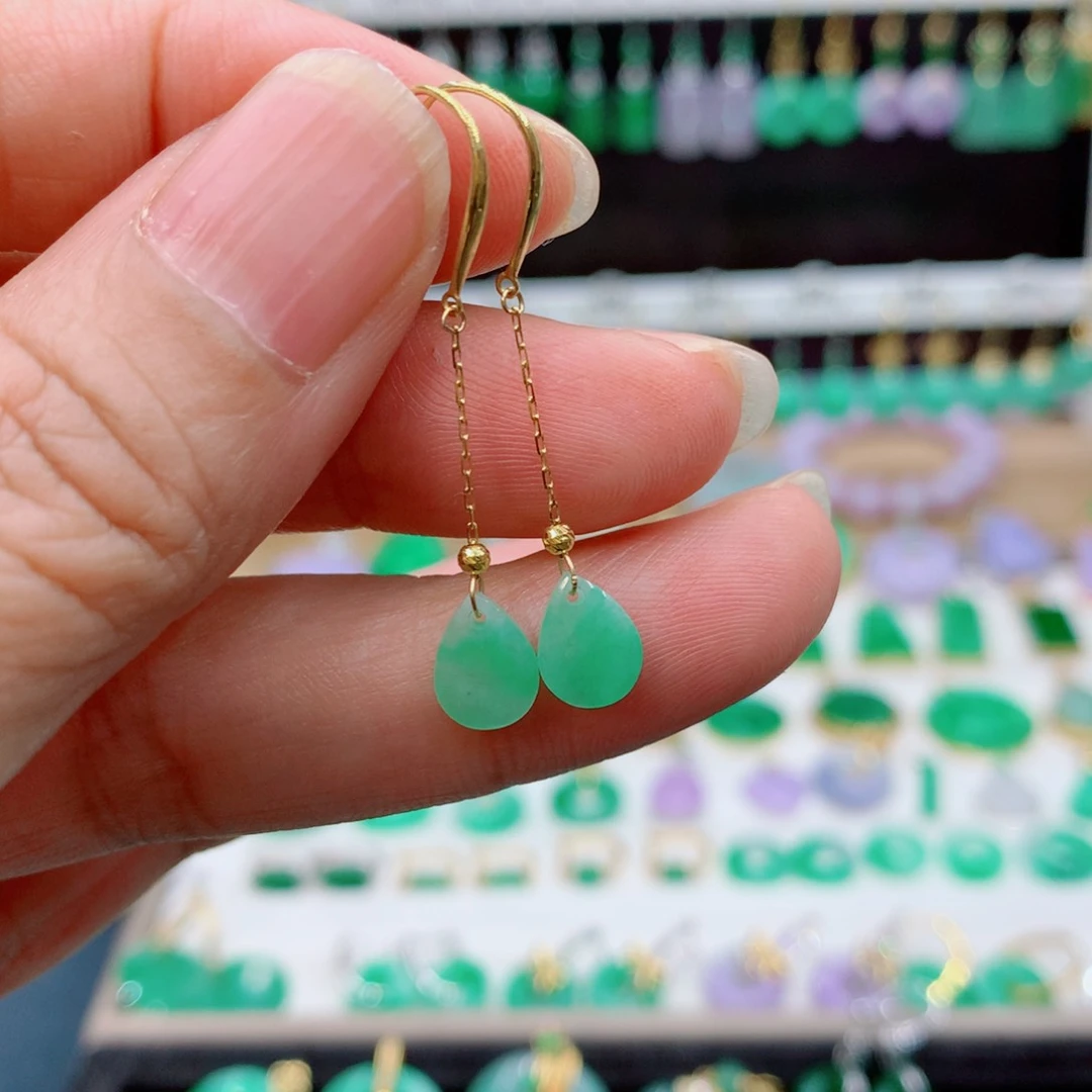 翡翠18K金镶嵌耳饰的