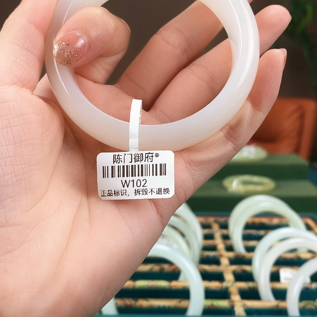 未镶嵌手镯和田玉W102