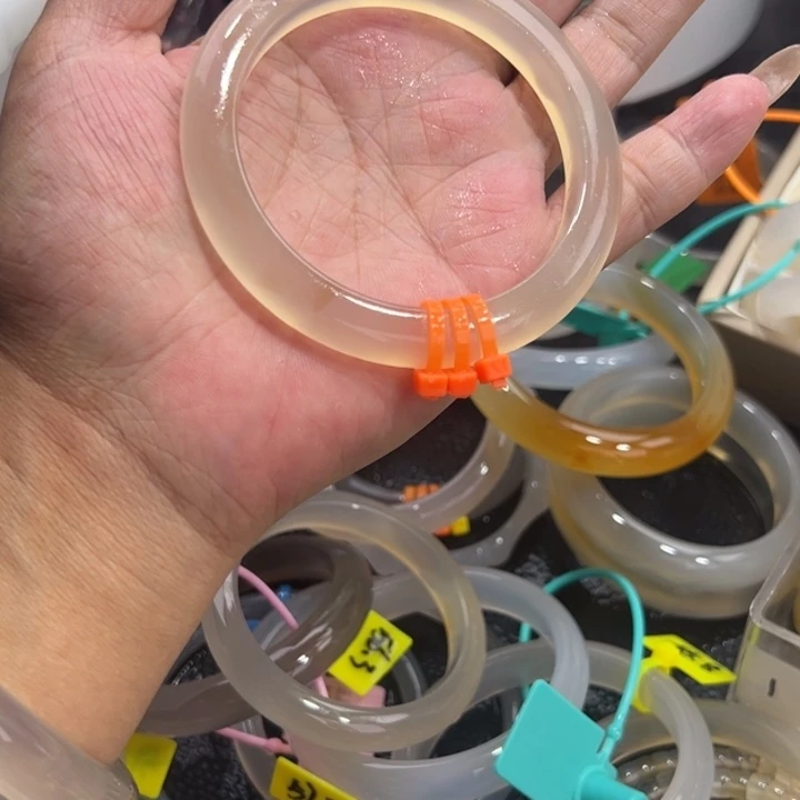 玛瑙/玉髓未镶嵌手镯