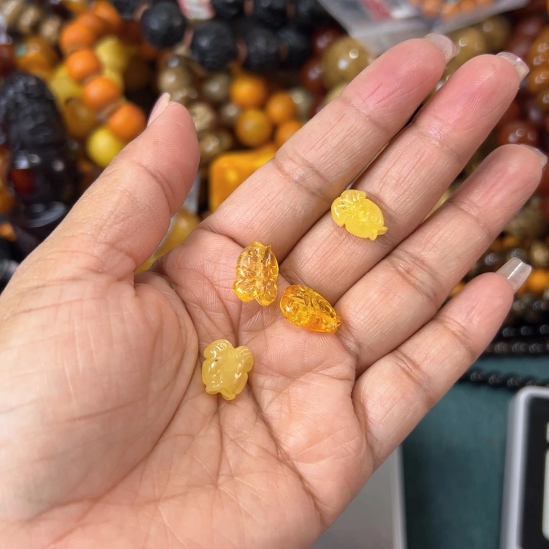 琥珀珠宝奇石未镶嵌1403 发其中一个