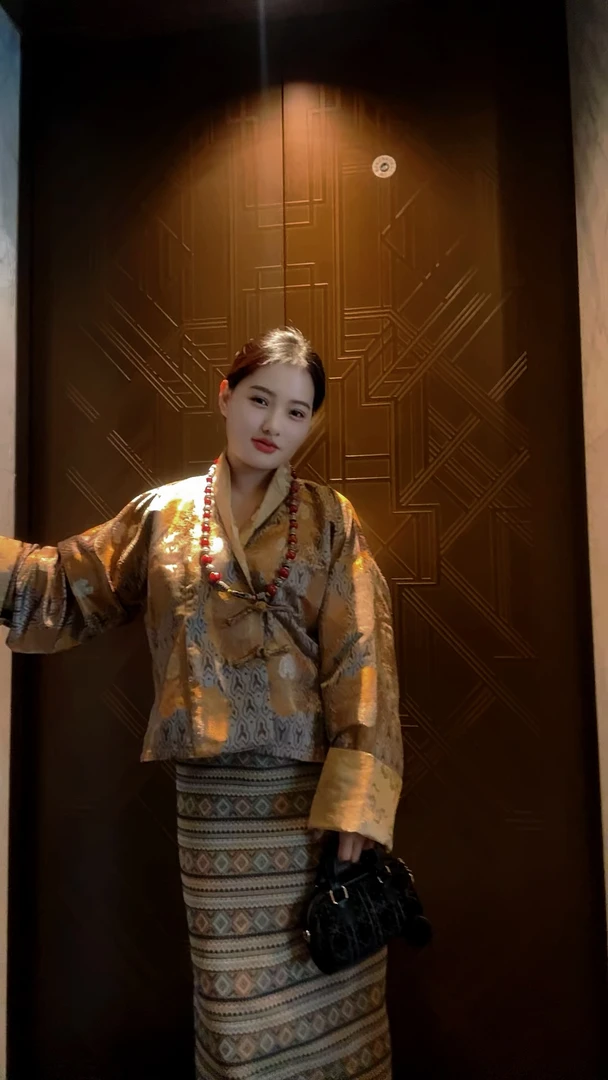 不丹服气质女高级时尚休闲套装