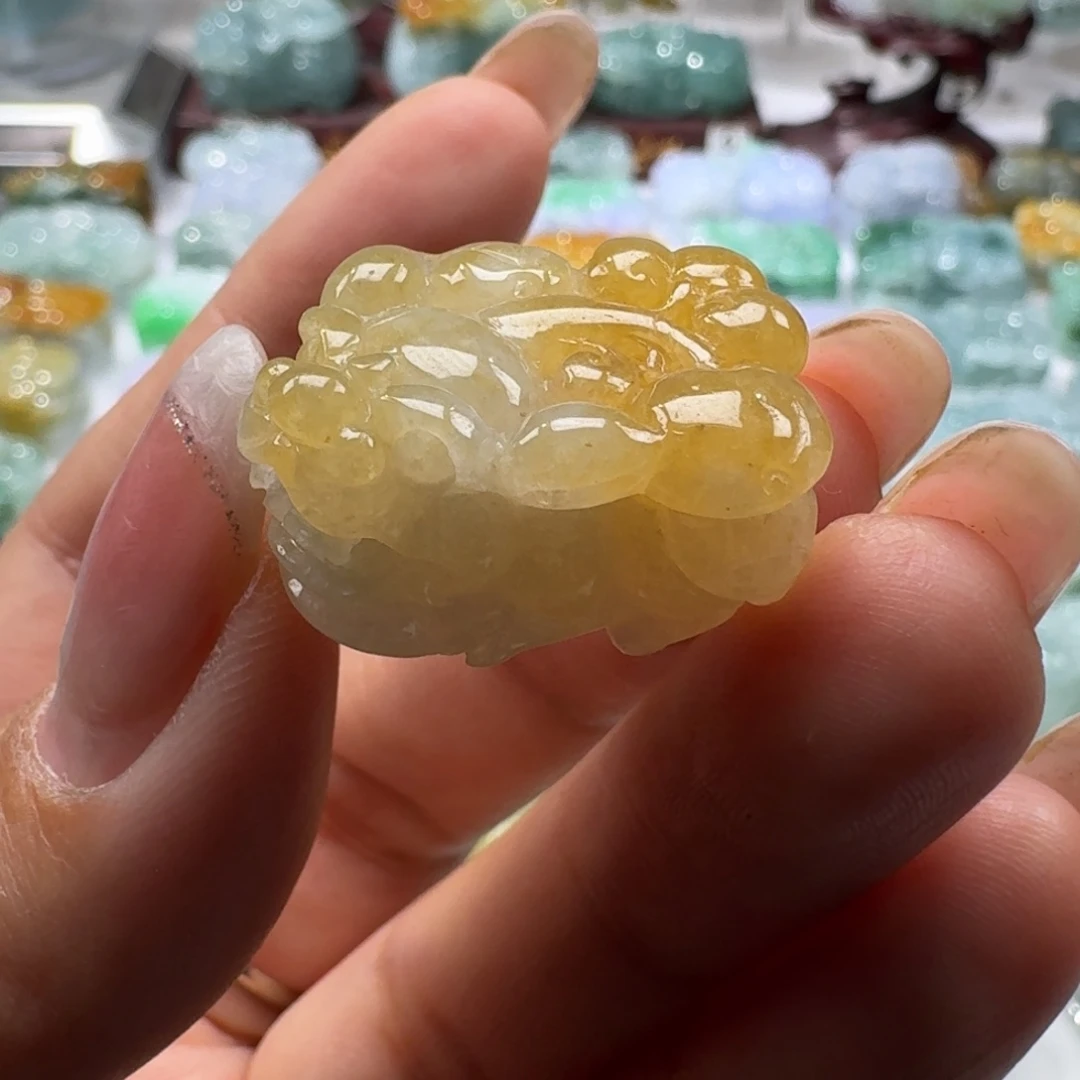 翡翠未镶嵌颈饰貔貅