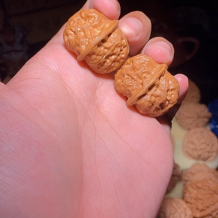 文玩核桃手把件瑕疵门头沟