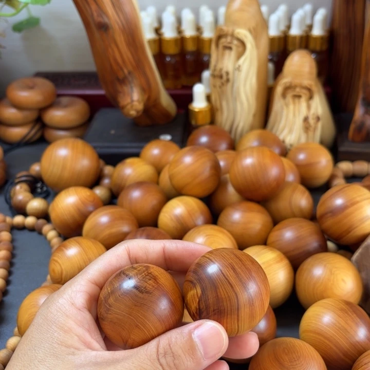 Z***r柏木4.0红油玉华手球