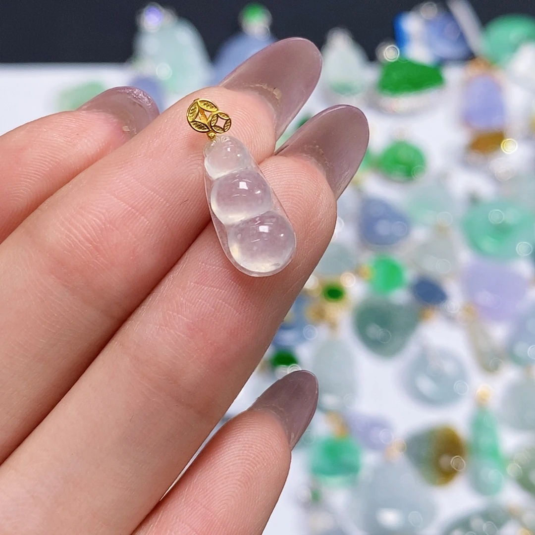 笑***然翡翠18K金镶嵌颈饰天然翡翠