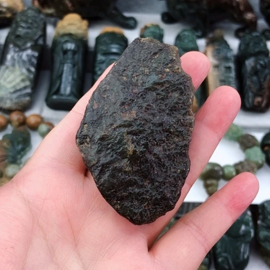 未镶嵌岫岩河磨玉（透闪石质玉）把件