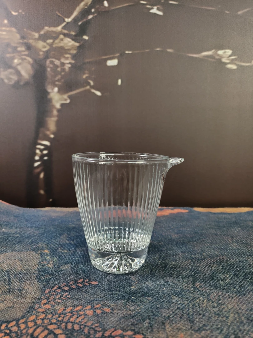 竖纹雪山玻璃公道杯-G082