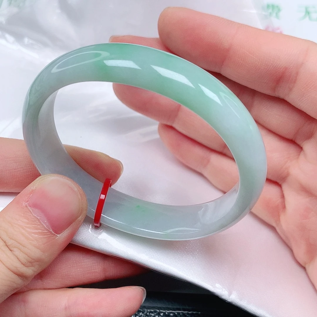 未镶嵌手镯（贵妃镯）翡翠1