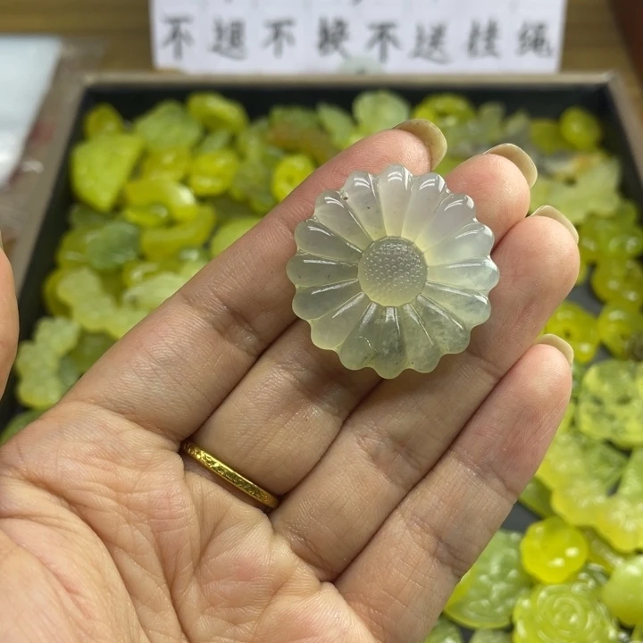 牛***坤蛇纹石玉未镶嵌颈饰