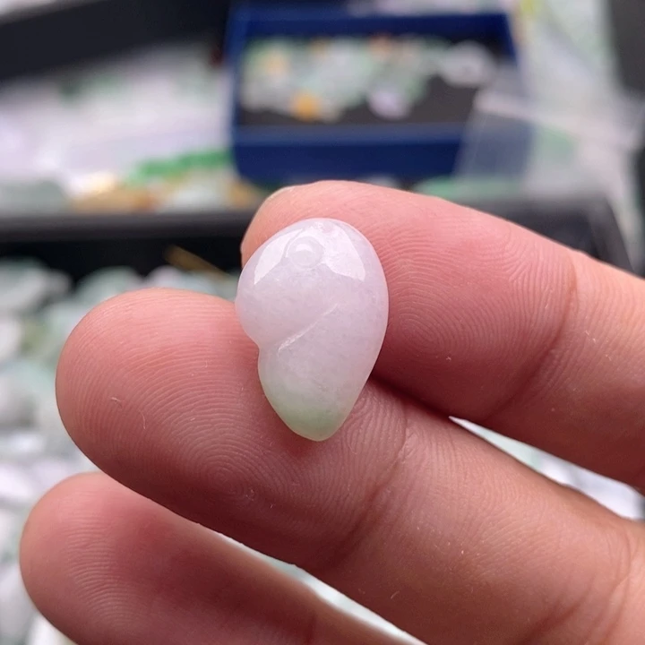 椰***林翡翠未镶嵌吊坠(不含链)