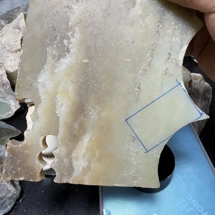 和田玉（糖玉）未镶嵌把件