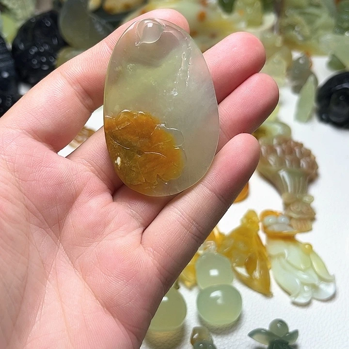 未镶嵌蛇纹石玉颈饰