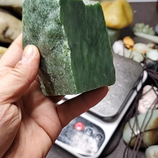 和田玉未镶嵌把件