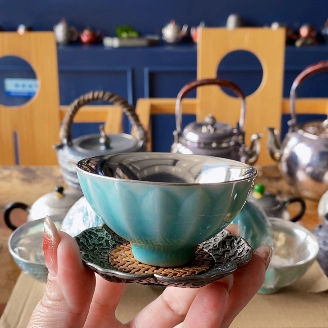 足银小茶杯内胆是银子的外壳是瓷器