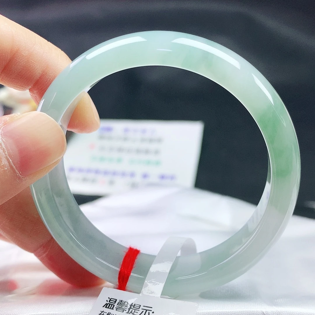 翡翠手镯未镶嵌52圈