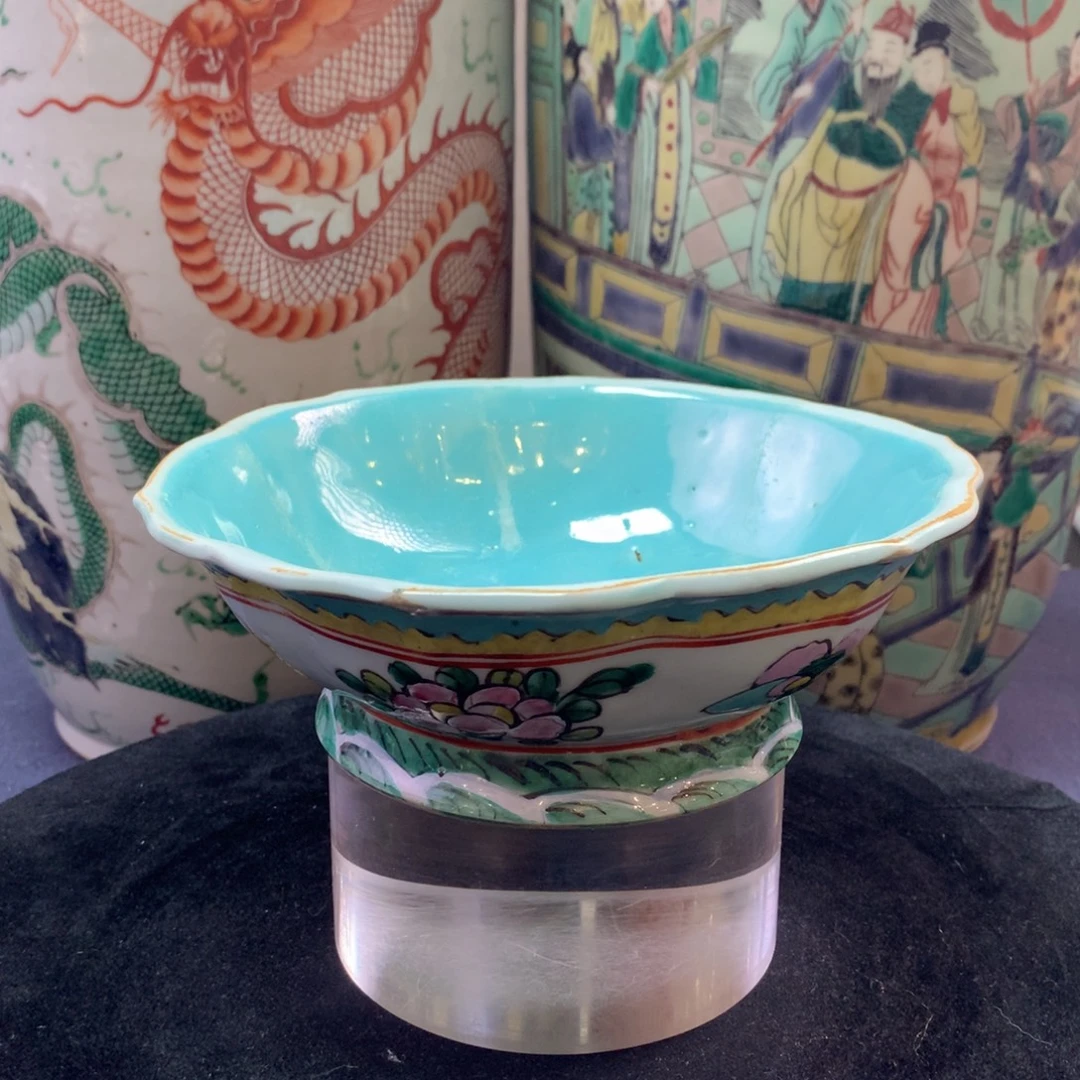 陶碗12877瓷器—内松石绿地外粉彩葵口碗