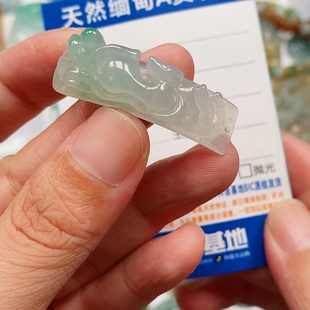 颈饰未镶嵌翡翠九尾狐手牌