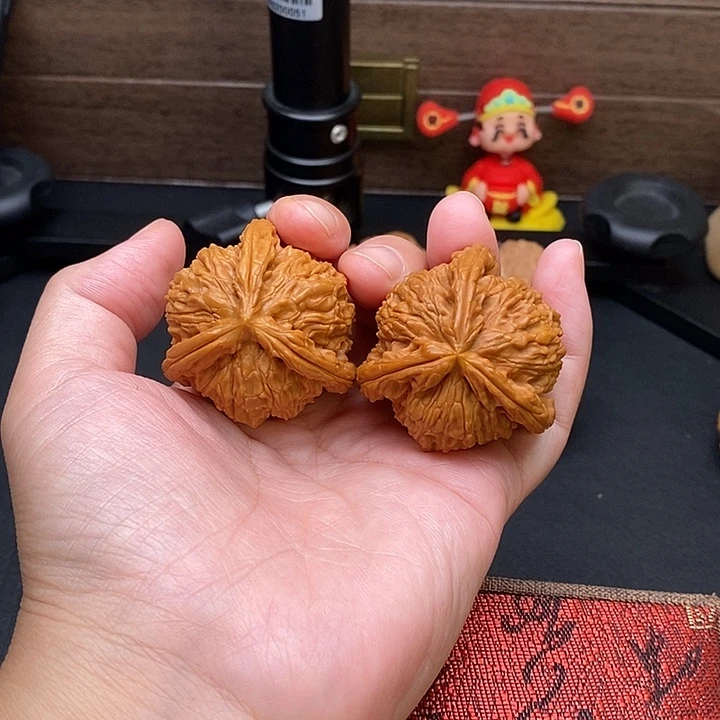 胡***超把件文玩核桃白奔