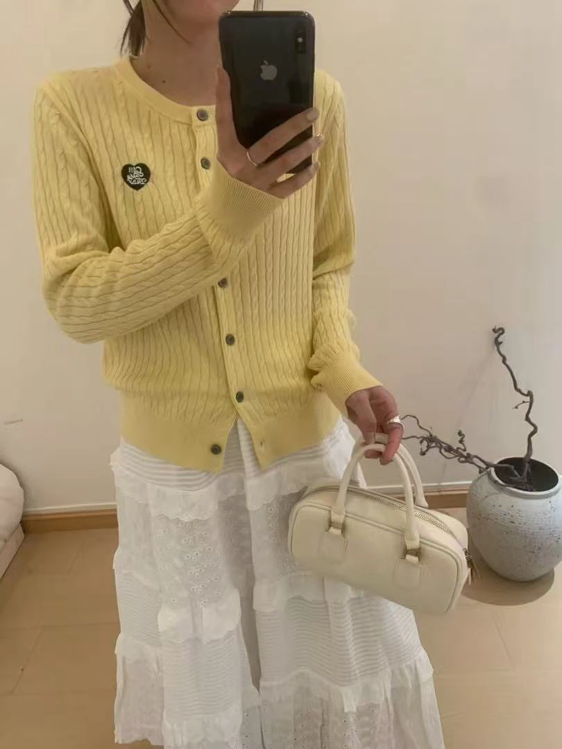 圆领爱心刺绣针织开衫88262