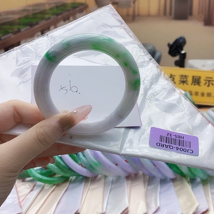 翡翠手镯未镶嵌cghfghb n