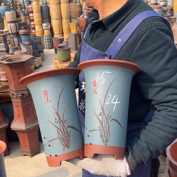 紫砂紫砂花盆和红茶