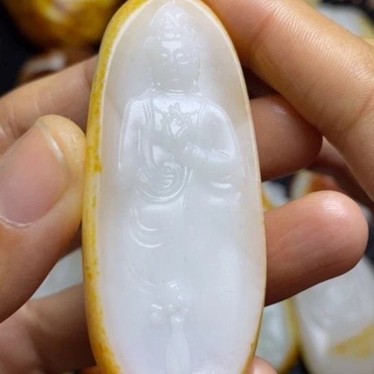 和田玉颈饰未镶嵌巴**子