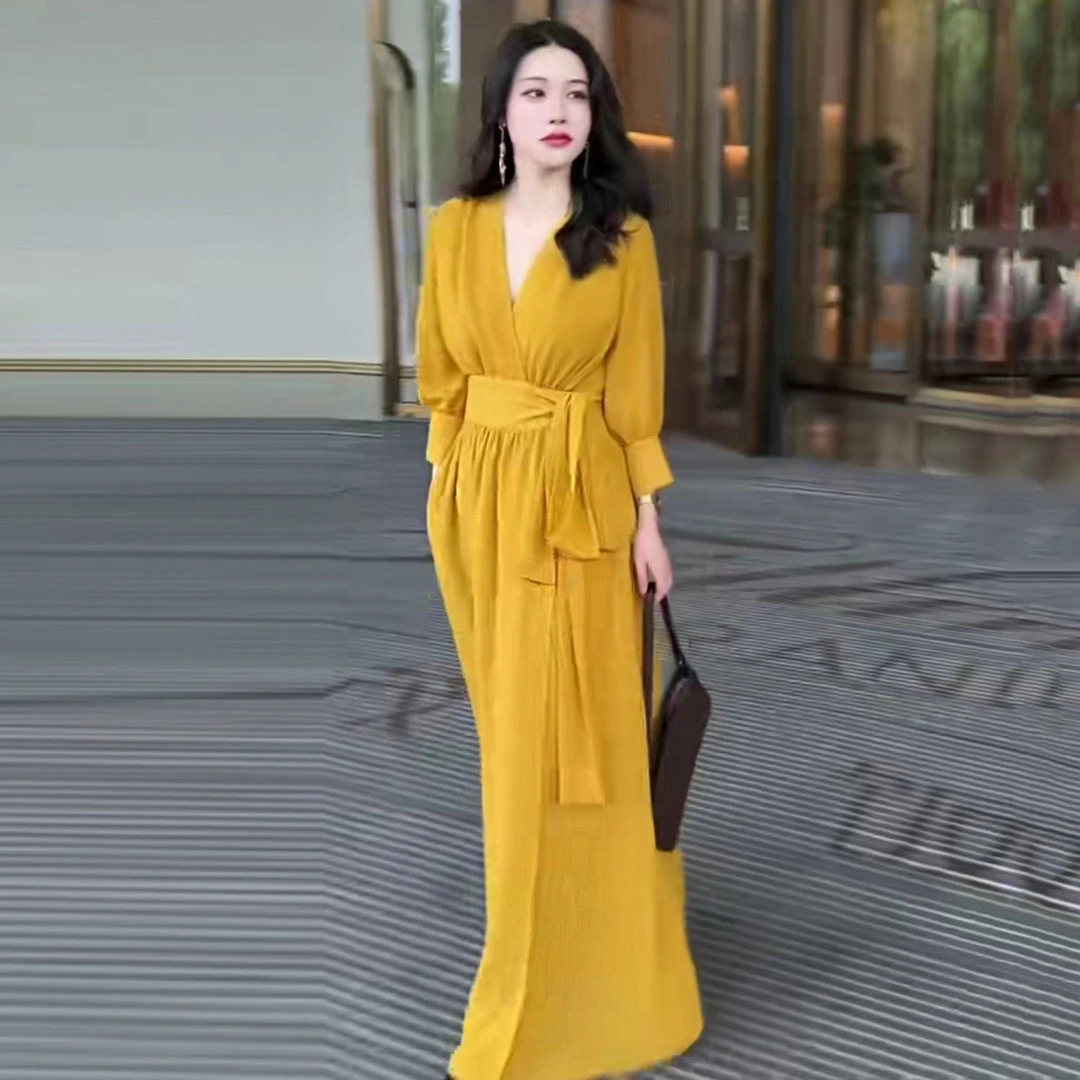 秋季新款时尚洋气高级感轻奢女神收腰长袖连衣裙年轻漂亮遮肉显瘦