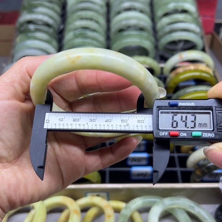 蛇纹石玉未镶嵌手镯109