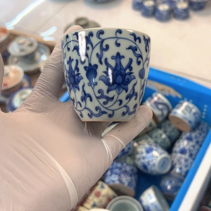 瓷片白青花缠枝莲铃铛主人杯