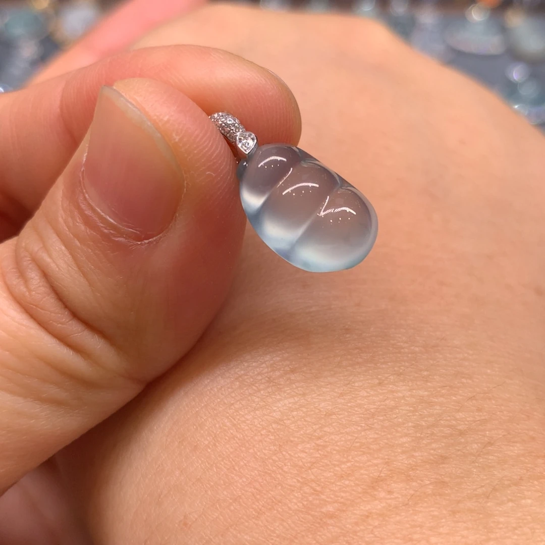 翡翠颈饰18K金镶嵌吊坠