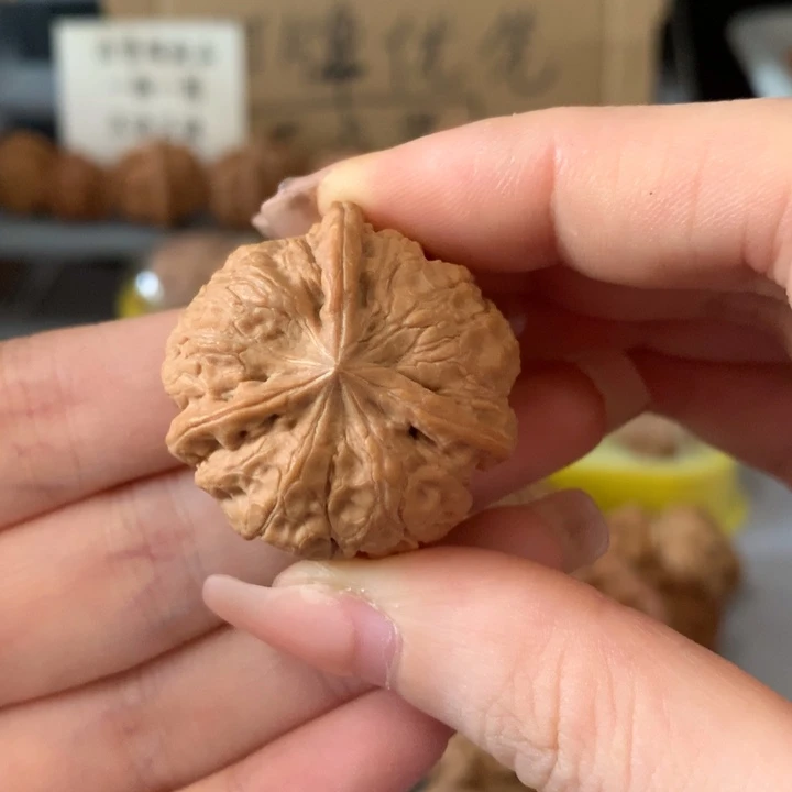 放***铁吊坠文玩核桃异形单只，有瑕疵
