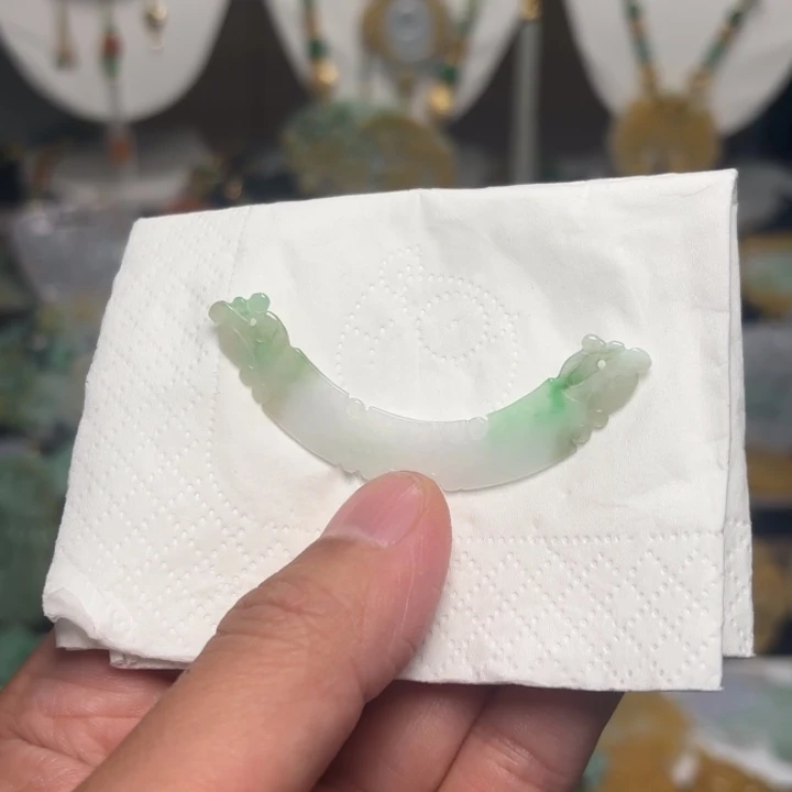 翡翠颈饰未镶嵌吊坠