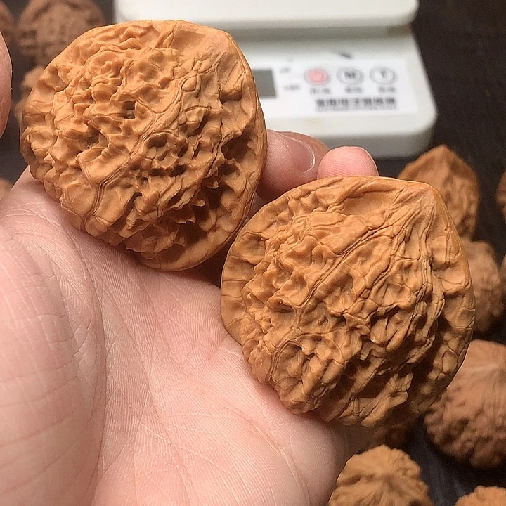 文玩核桃吊坠50三角官帽