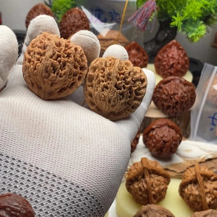 卓***校核桃南疆石文玩核桃40